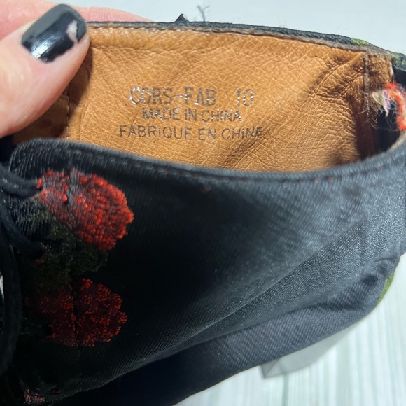 Jeffery Campbell black/red open toe tie up boots size 10 floral heels - Picture 9 of 9